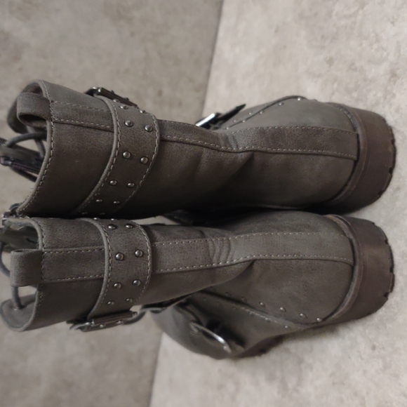 Rampage Boots - Picture 2 of 9